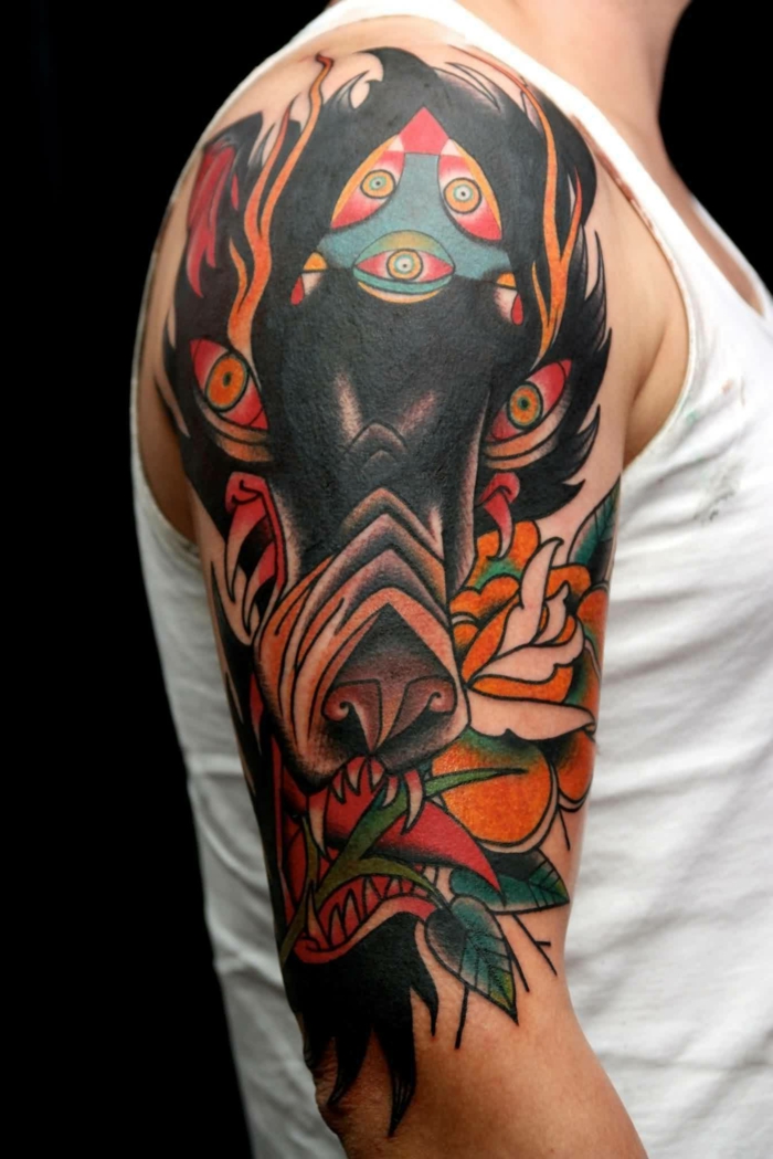 tatouage loup, monstre imaginaire tatoué au bras, animal géant aux dents affreux