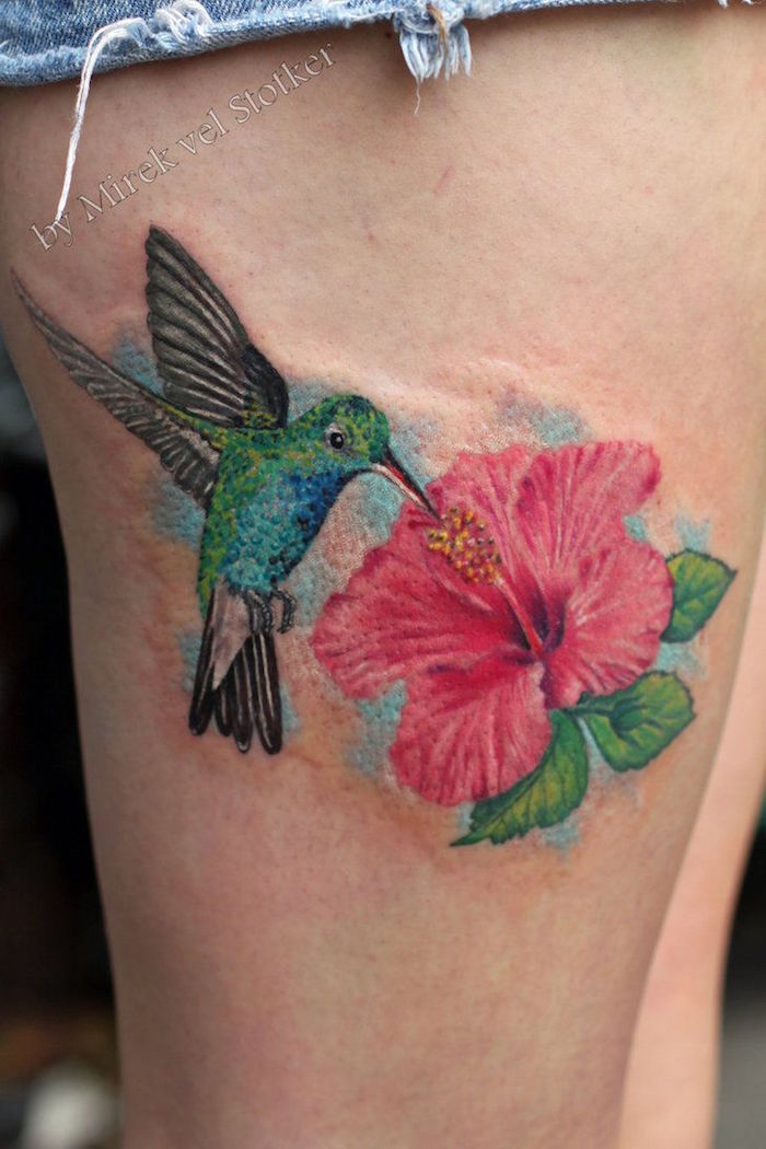 tattoo cuisse orchidée colibri femme