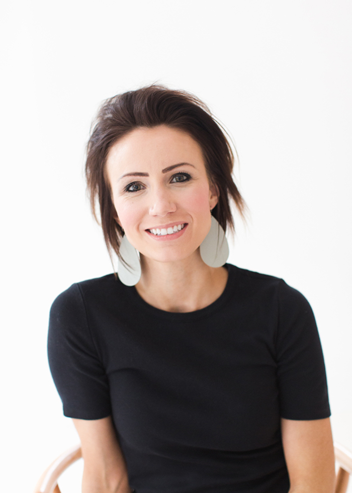 tuto coiffure cheveux courts pour donner du volume à une coupe pixie mi-longue