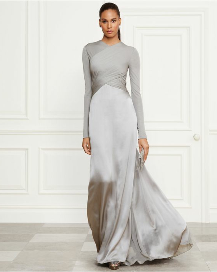 robe habillée pour mariage en couleur argent avec buste drapé effet moulant cou et bras sublimés