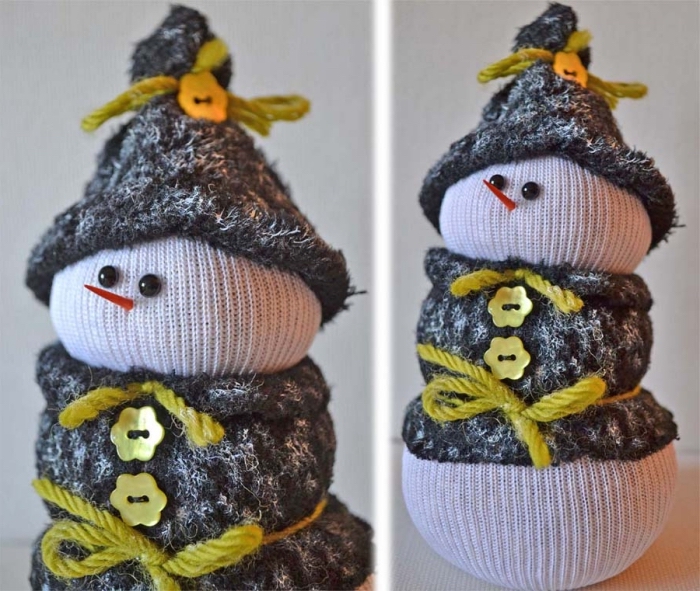 bonhomme de neige en chaussette, petit objet décoratif de Noel en corps blanc et avec accessoires gris