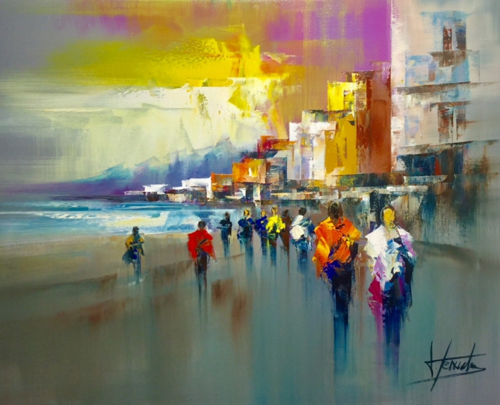 artiste contemporain Josep Teixido, des personnes qui se promènent au bord de la mer, mer et montagne dans les nuances du bleu, petits édifices au bord de la mer, effets d'ombres sur le tableau