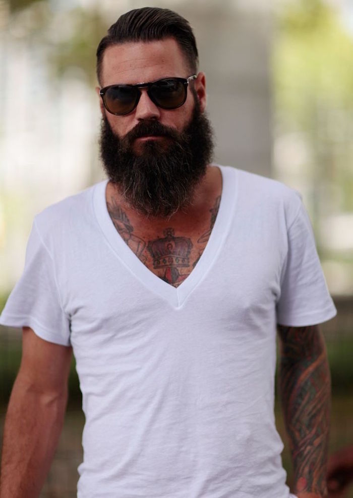 barbe bien taillée en pointe coupe pompadour tendance hipster