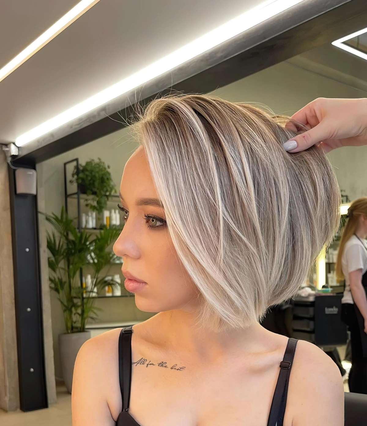 carre balayage inverse tendance meches gris cheveux chatain