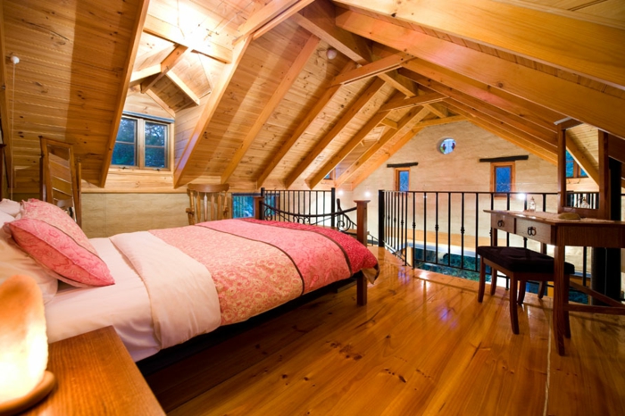 chambre avec mezzanine, deuxième niveau de chalet en bos, chambre attique
