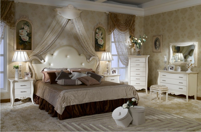 chambre romantique, tête de lit baroque, tapis couleur crème, commodes baroques blanches