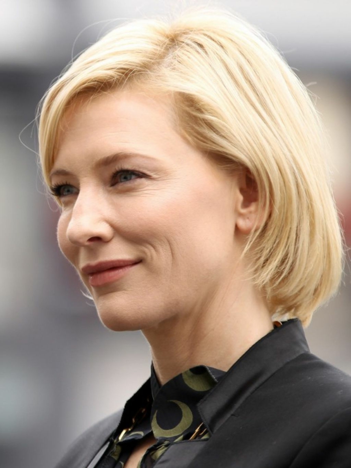 coiffure cheveux carré de Cate Blanchett, frange de côté, maquillage simple