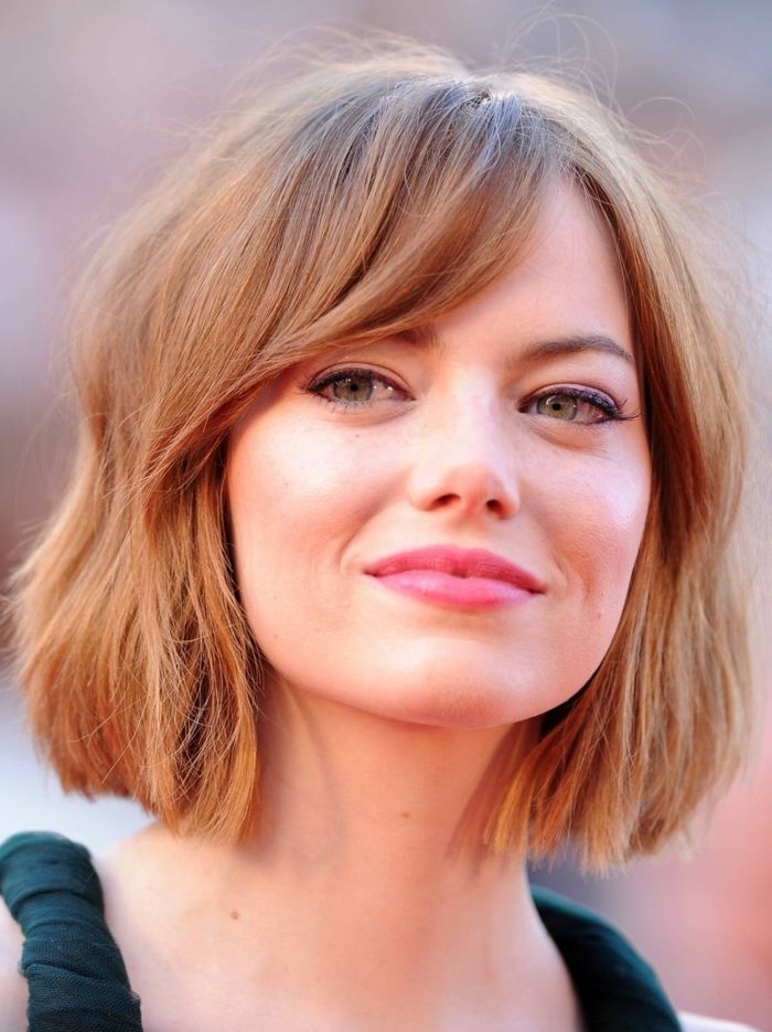 couleur de cheveux rousse, maquillage doux sur le visage de Emma Stone