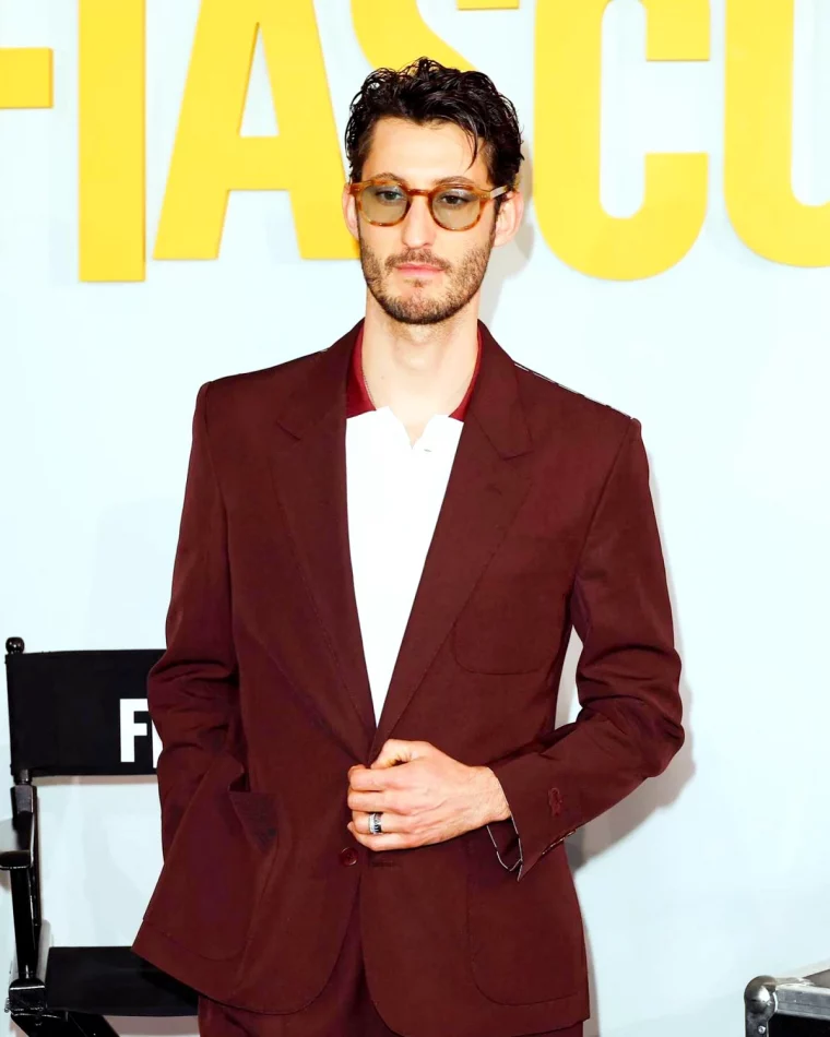 coupe de cheveux homme moderne en tendance 2024 pierre niney