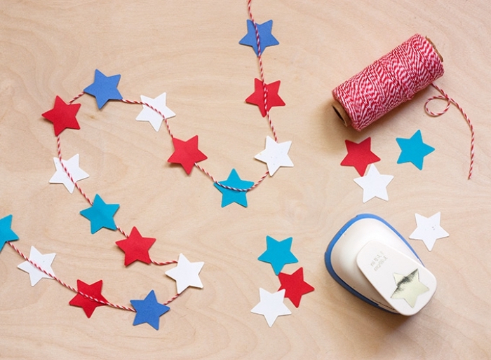 activité manuelle pour ado, comment fabriquer une décoration facile avec papier et cutter étoiles