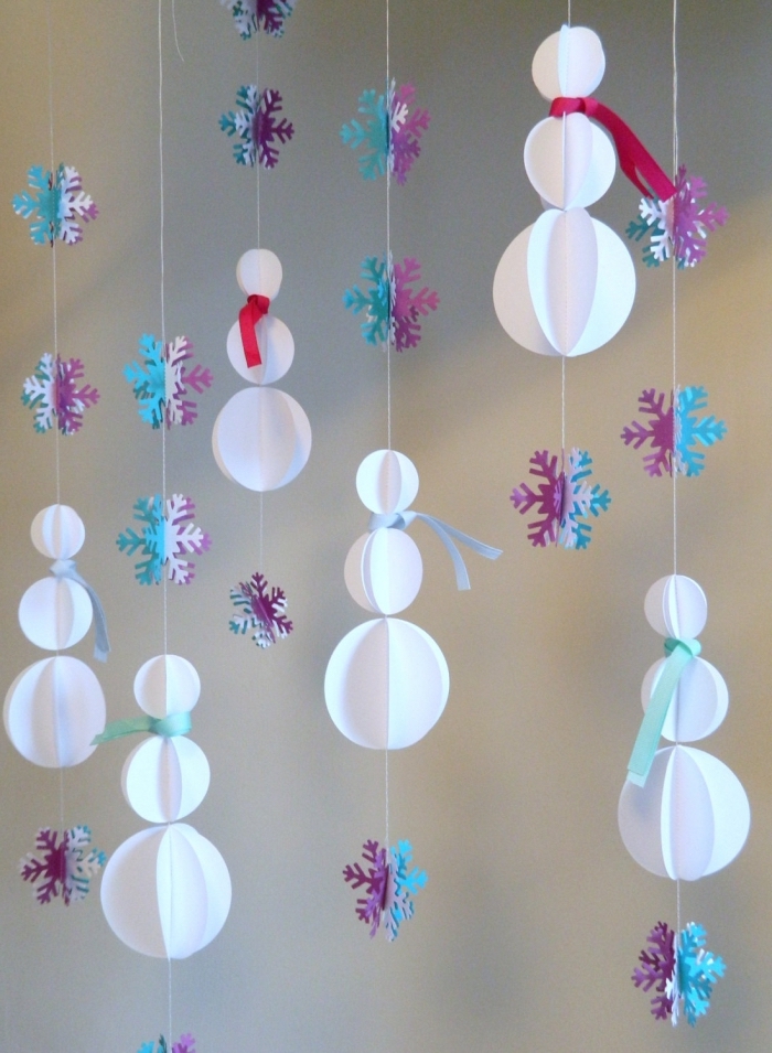 guirlande de noel a faire soi meme, décoration facile en papier à design bonhomme de neige et flocons de neige