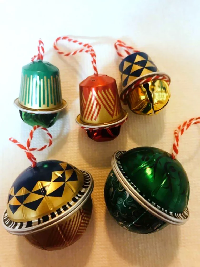 decoration pour le sapin avec des capsules nespresso