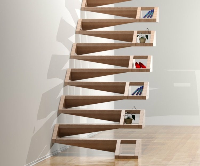 escalier bois clair avec des marches en forme d'étagères en zig zag, objets déco posés dans les espaces de rangement, escalier design, sol recouvert de parquet en bois PVC clair