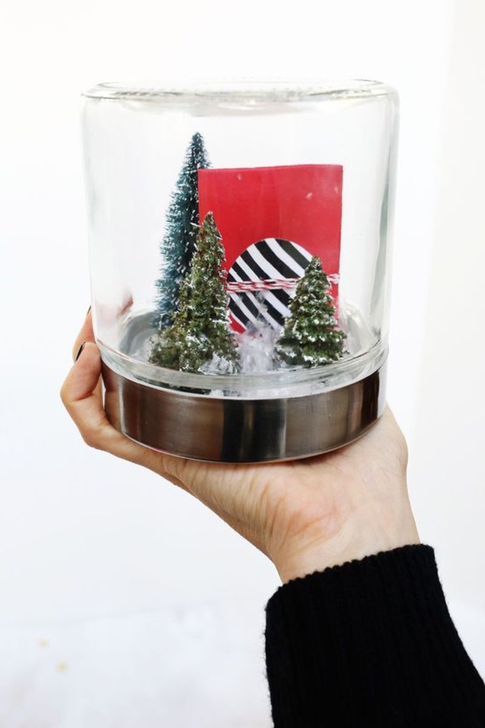 offrir une carte cadeau de façon originale à l intérieur d un bocal de verre décoré à motifs noël