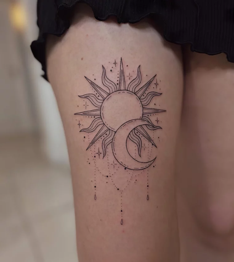 lune soleil dessin jambe femme tatouage corps celestes etoiles