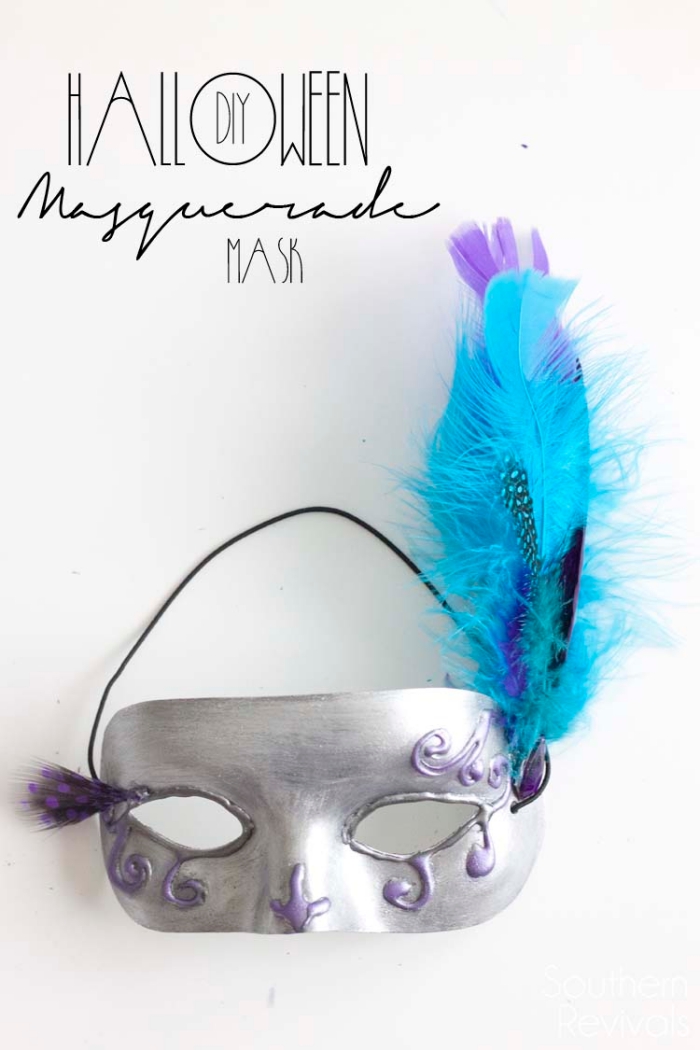 projet diy facile pour fabriquer son déguisement de carnaval, masque de fête argenté avec décoration en plumes 
