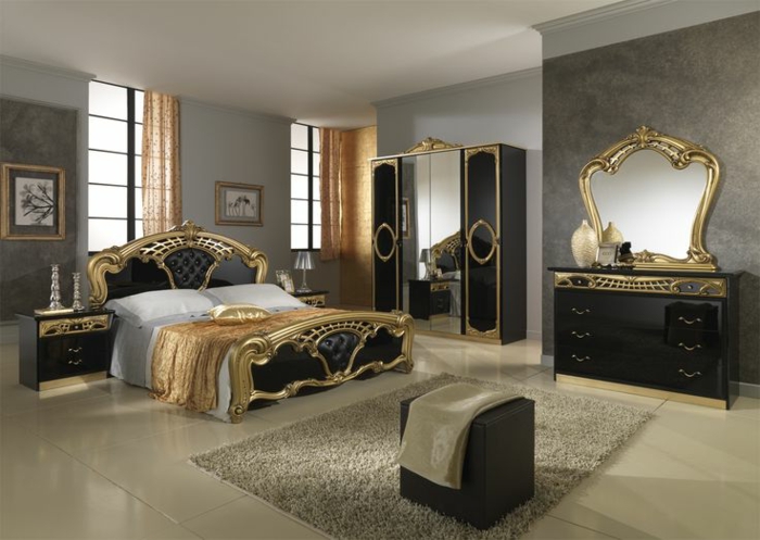 meuble baroque, miroir à l'encadrement doré, commode noire, lit noir et doré