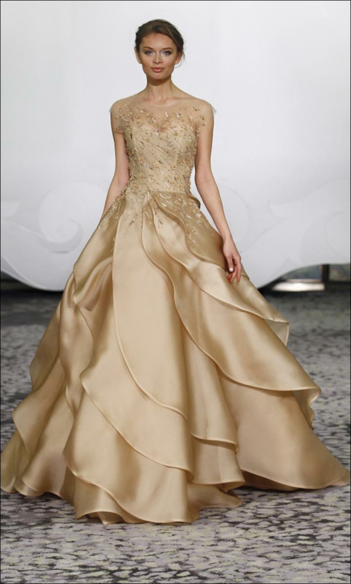 Superbe robe blanc et doré robe dorée courte image de robe doree mariage magnifique robe fleur jupe doree