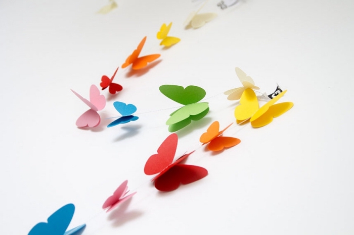 guirlande magic, décoration de chambre multicolore en papier à design papillon, activité manuelle facile pour enfants