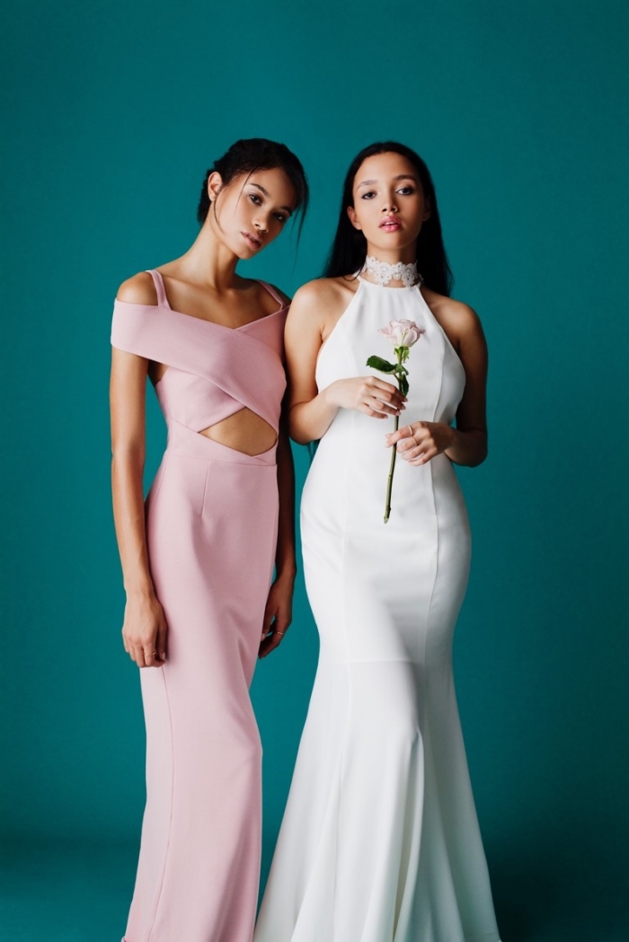 tenue robe de mariée blanche et robe d'invitée rose pastel, comment s'habiller en robe longue