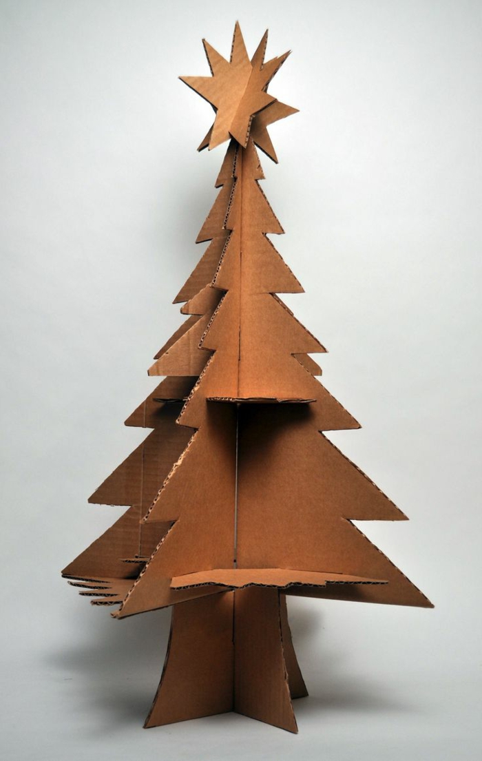 Fabriquez votre arbre de noel en carton à l’aide de nos tutos créatifs