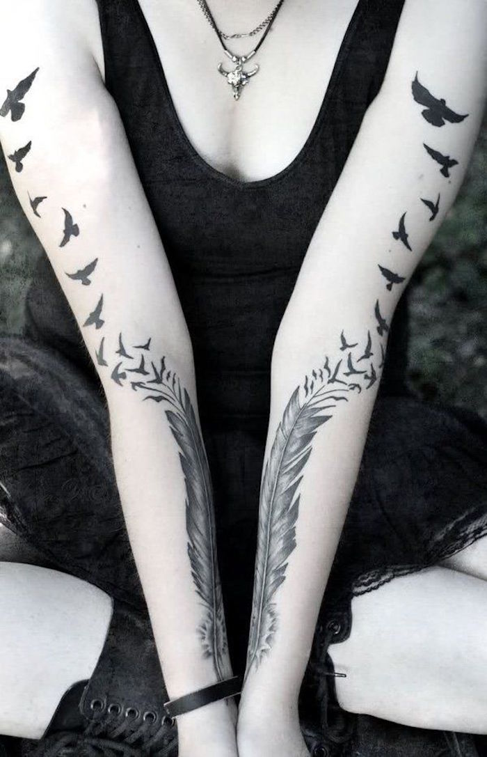 idée tatouage qui signifie la liberté plume envolée oiseaux 