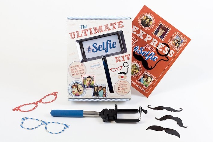 un kit selfie avec tout le nécessaire pour faire une bonne photo, idee cadeau noel ado intéressante