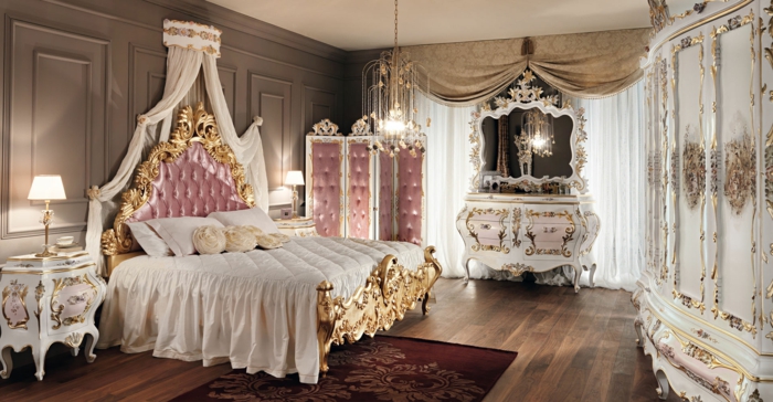 meuble baroque pas cher, armoire ancienne patinée, tapis rouge, commode coiffeuse blanche