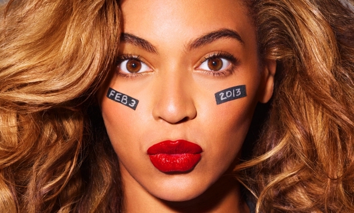maquillage célébrité de Beyonce, comment maquillage les yeux marron, peau matte avec rouge à lèvres foncé