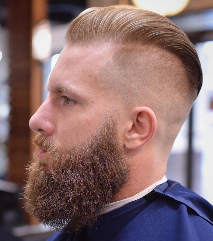 coupe barbe homme hipster avec coupe pompadour undercut long dessus court coté