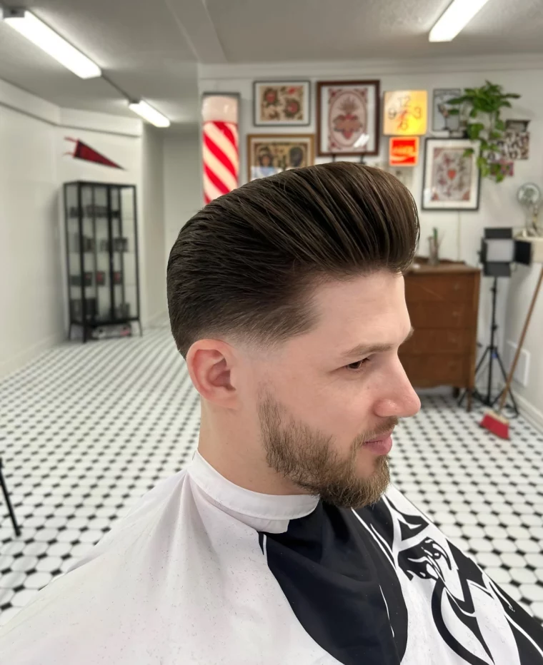 coupe de cheveux homme avec barbe coiffure pompadour