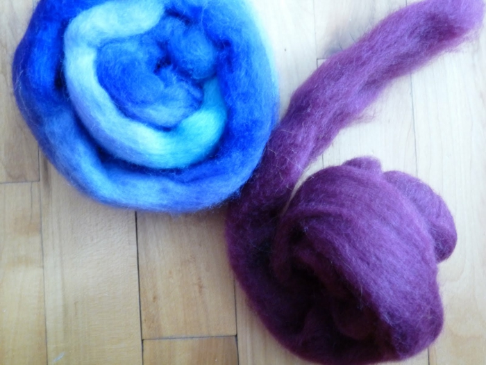 laine cardée, utiliser la laine comme matériel de fabrication de figurines