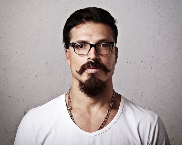 bouc barbe impérial old school style hipster moustache menton