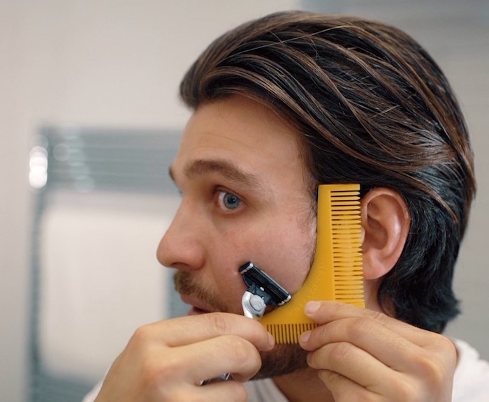 comment raser sa barbe sur les joues avec un peigne à barbe