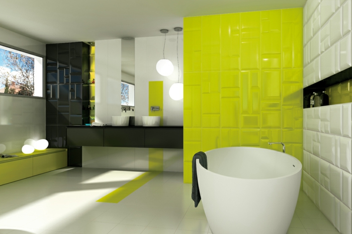 refaire une salle de bain, mur jaune, baignoire à poser blanche, carrelage blanc contemporain