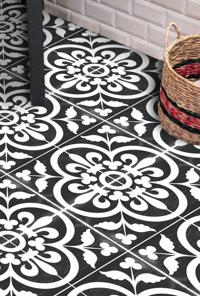 design carreau noir et blanc, motifs floraux, panier rustique, adhesif carreau de ciment