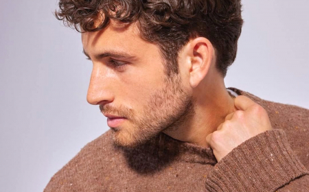 barbe courte tendance homme cheveux boucles