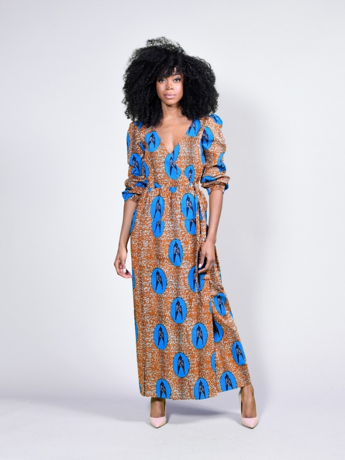 exemple de robe longue fluide en tissu africain, style vestimentaire à design ethnique, modèle de robe longue africaine