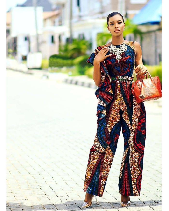idée comment bien s'habiller femme stylée, modèle de combinaison de style ethnique en pagne wac africain