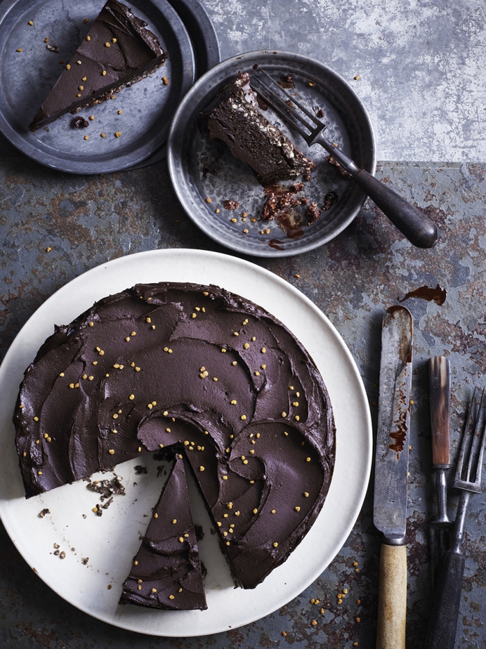  comment faire un gateau au chocolat sans cuisson, recette vegan de gâteau au chocolat et aux dattes