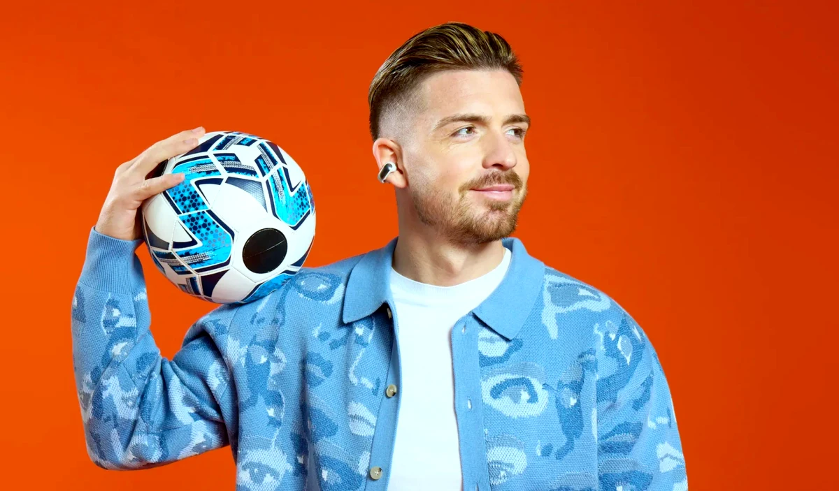 comment porter une coupe de cheveux a l arriere un mec avec un ballon de foot