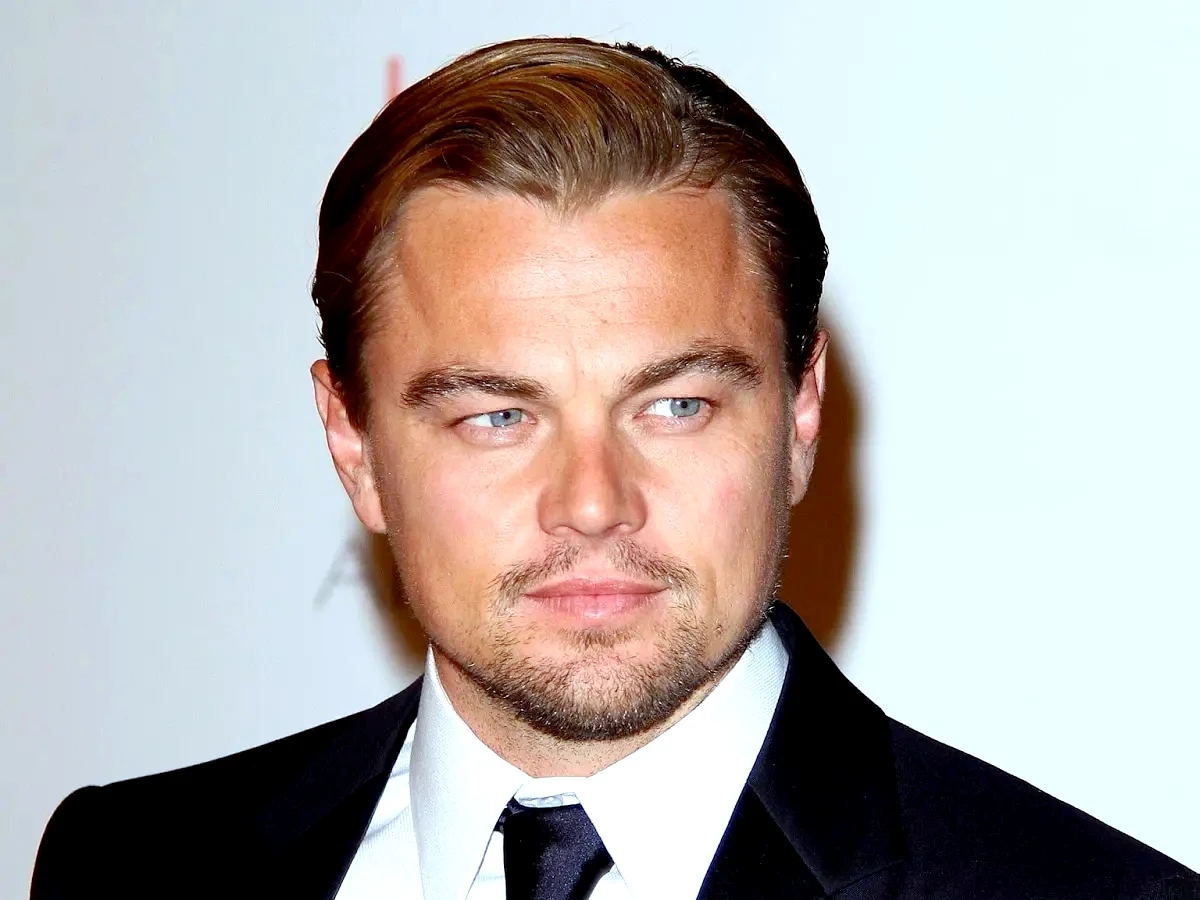 comment realiser une coiffure en arriere pour homme leonardo di caprio