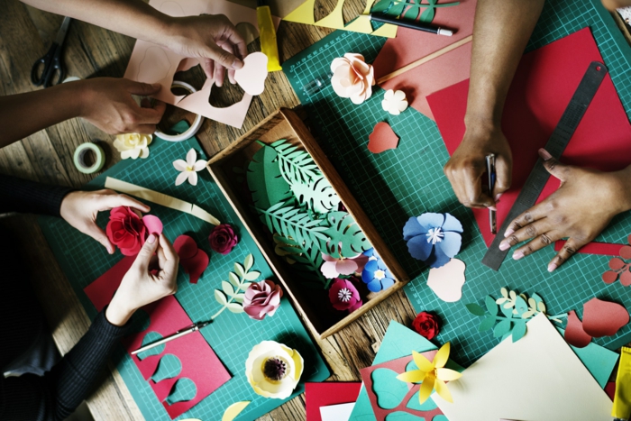 Jeux de bricolage activité manuelle comment être créative cool idée collage de fleurs