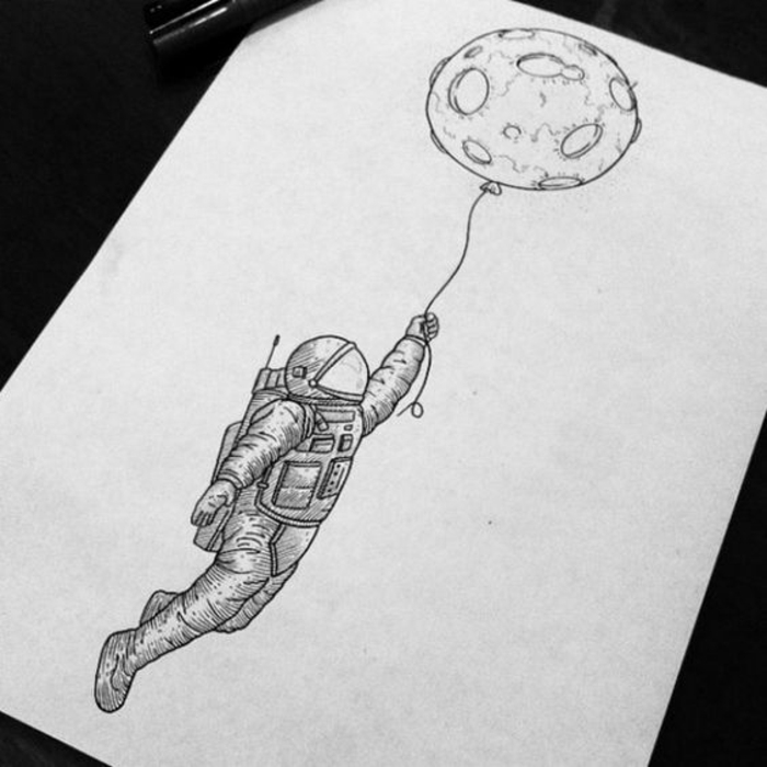 Beau tatouage feminin tatouage minimaliste lequel choisir dessin astronaute avec la lune comme ballon