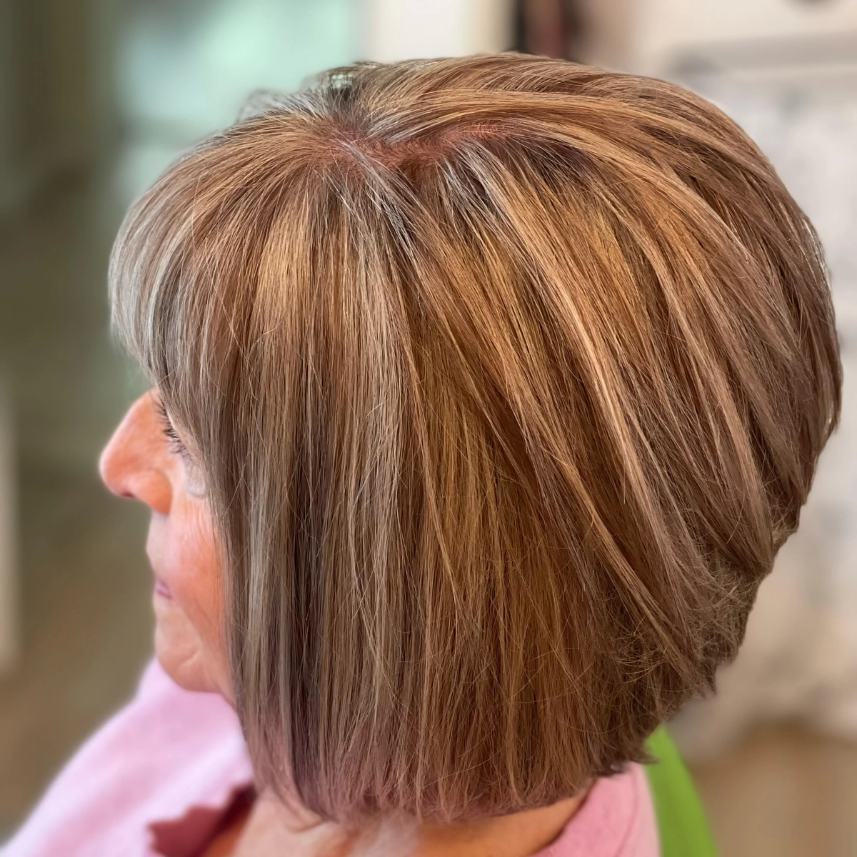 coupe cheveux femme 60 ans carre raie milieu avec frange droite