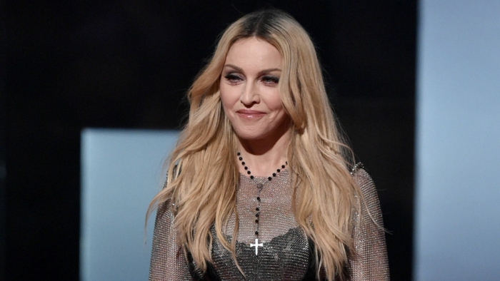 coupe de cheveux long femme, Madonna avec des cheveux longs, raie symétrique
