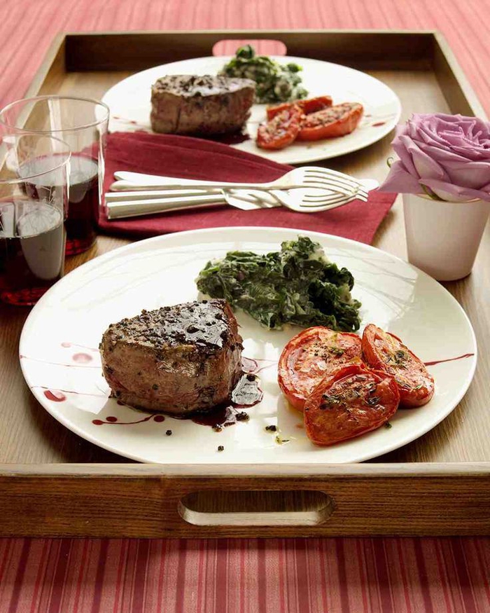 quel menu pour un diner romantique de saint-valentin, recette de filets mignons au poivre et au vin rouge