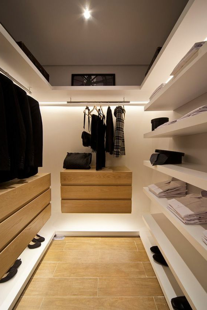 dressing chambre avec étagères suspendues, penderies, design d'espace minimaliste