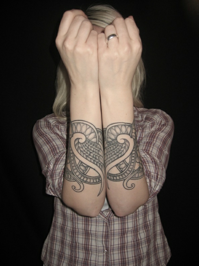 Beau tatouage viking bras un tatouage guerrier femme tatouage mains cool idée