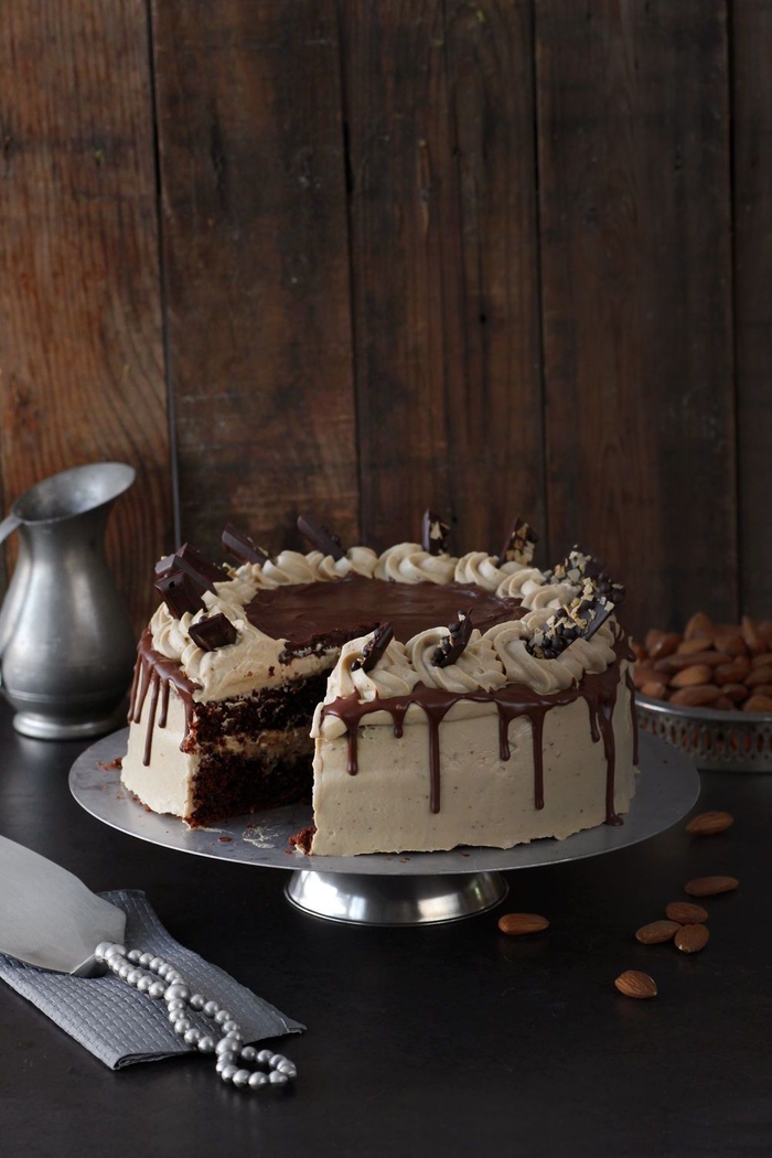 recette facile de gateau d’anniversaire au chocolat layer cake avec glaçage au beurre et au café